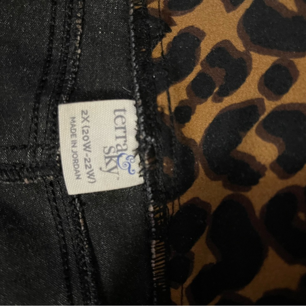 Ladies leggings, leopard print